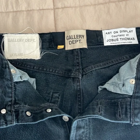 100% Brand New Mens Gallery Dept. jeans, Never worn.